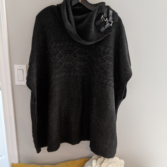 Lavena Large poncho - Picture 4 of 4